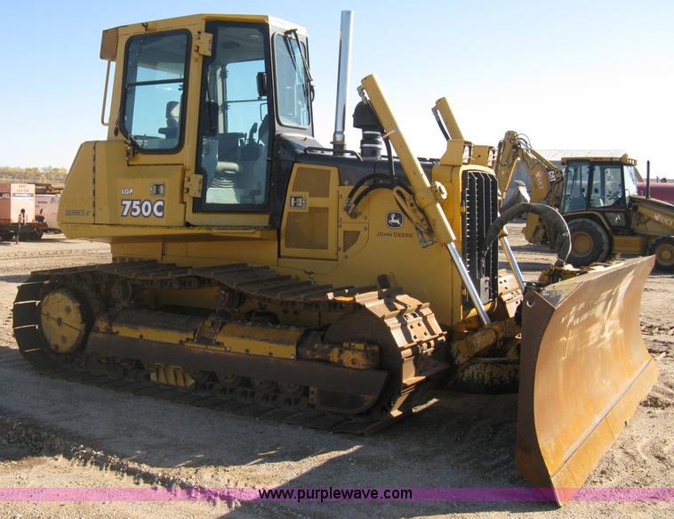 image for item A4470 2004 John Deere 750C LGP II dozer