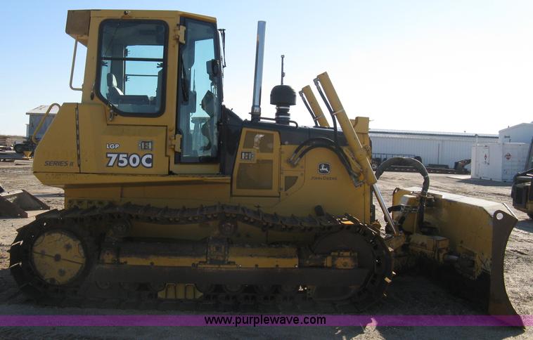 image for item A4470 2004 John Deere 750C LGP II dozer