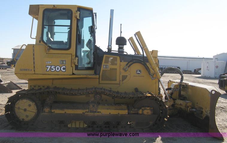 image for item A4470 2004 John Deere 750C LGP II dozer