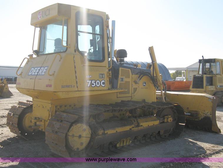 image for item A4470 2004 John Deere 750C LGP II dozer