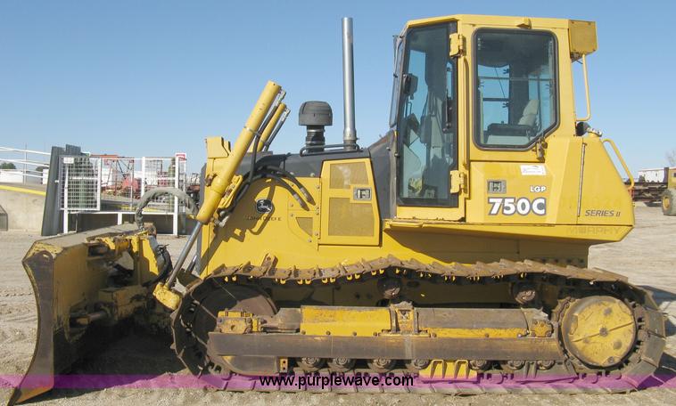 image for item A4470 2004 John Deere 750C LGP II dozer