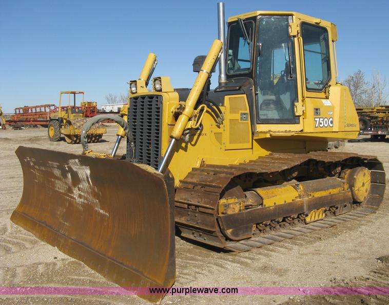 image for item A4470 2004 John Deere 750C LGP II dozer