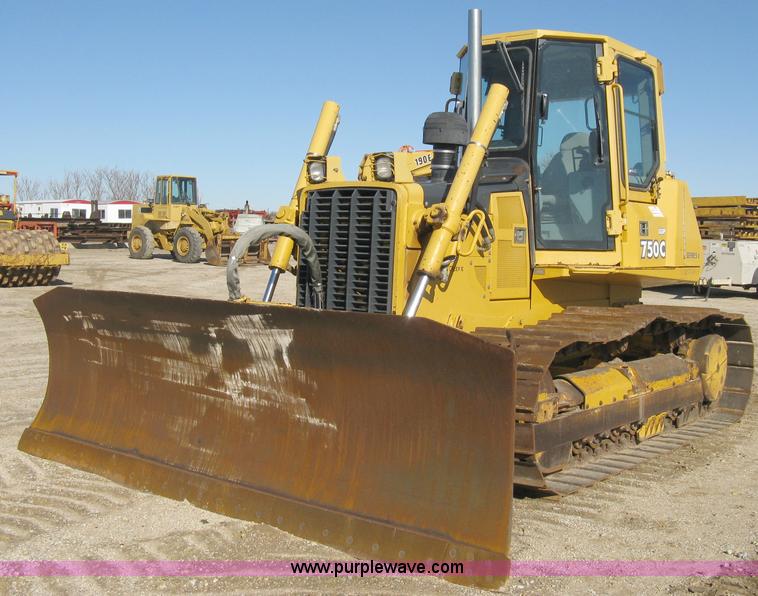 image for item A4470 2004 John Deere 750C LGP II dozer