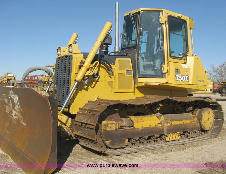 image for item A4470 2004 John Deere 750C LGP II dozer