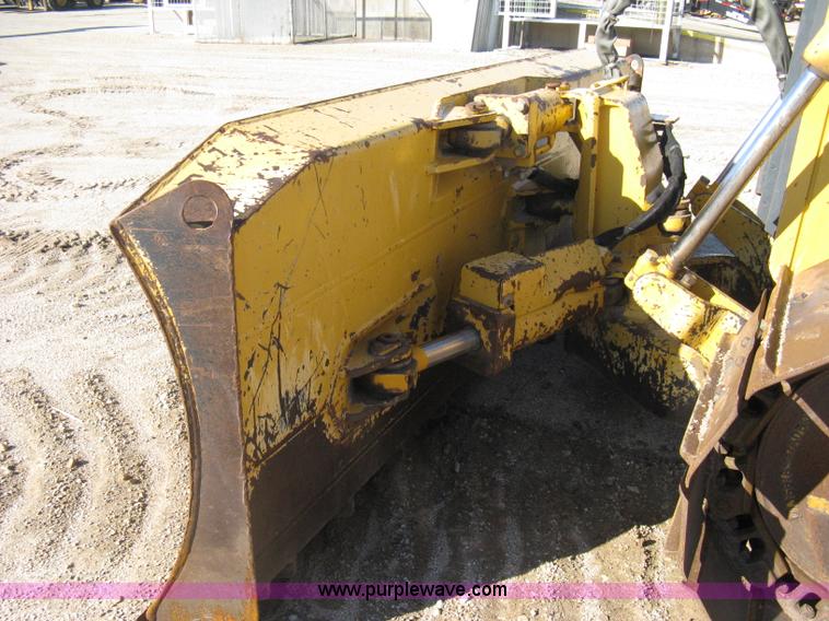 image for item A4470 2004 John Deere 750C LGP II dozer