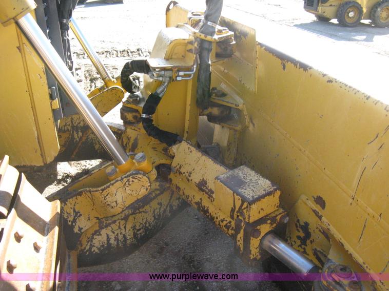 image for item A4470 2004 John Deere 750C LGP II dozer