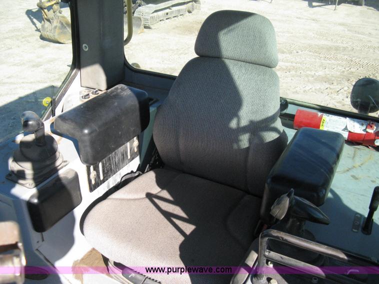 image for item A4470 2004 John Deere 750C LGP II dozer