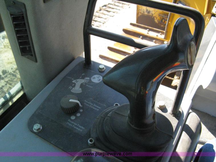 image for item A4470 2004 John Deere 750C LGP II dozer