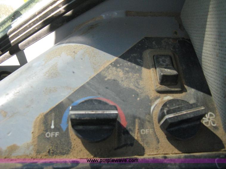 image for item A4470 2004 John Deere 750C LGP II dozer