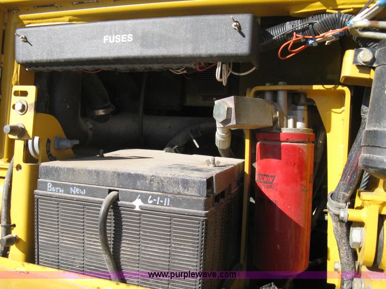 image for item A4470 2004 John Deere 750C LGP II dozer