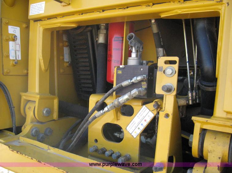 image for item A4470 2004 John Deere 750C LGP II dozer