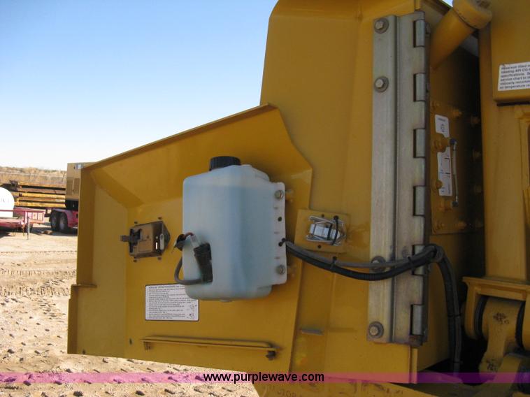 image for item A4470 2004 John Deere 750C LGP II dozer