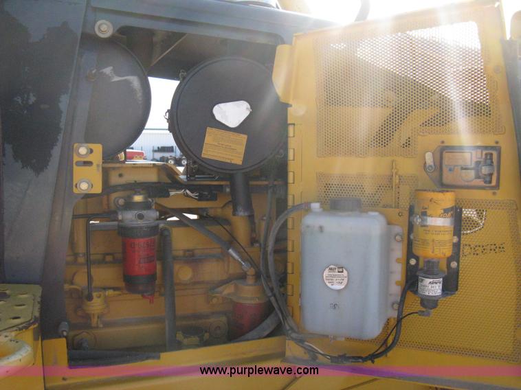 image for item A4470 2004 John Deere 750C LGP II dozer