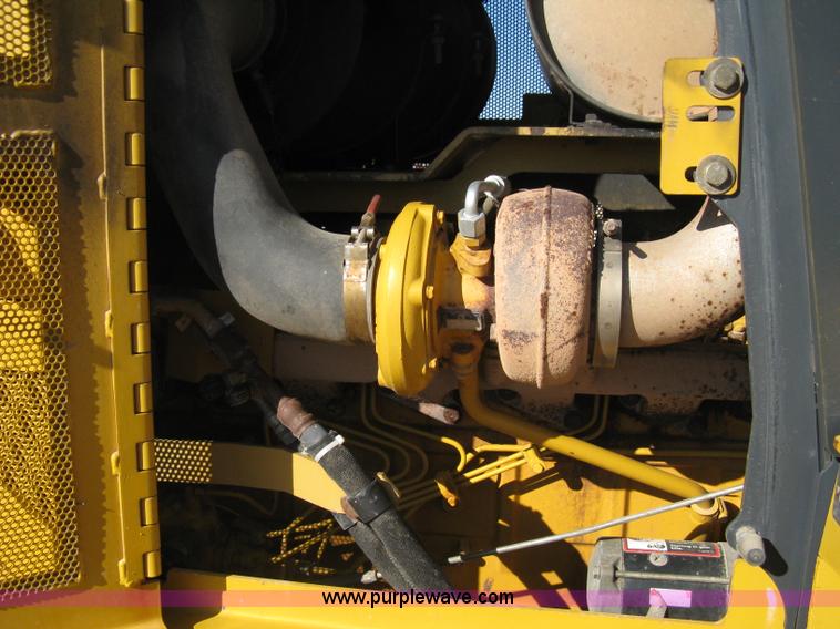 image for item A4470 2004 John Deere 750C LGP II dozer