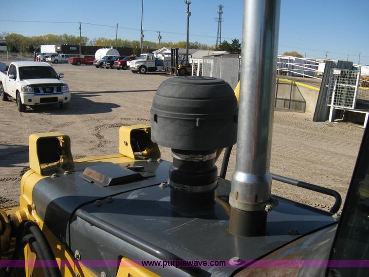 image for item A4470 2004 John Deere 750C LGP II dozer