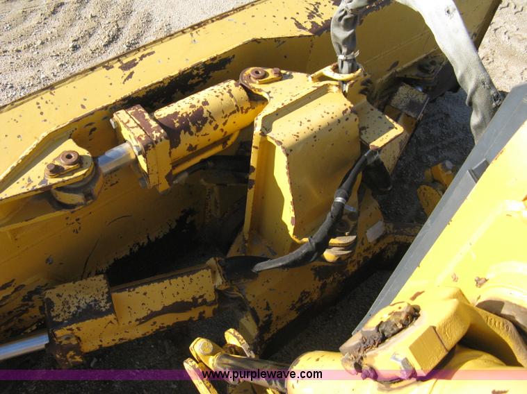 image for item A4470 2004 John Deere 750C LGP II dozer