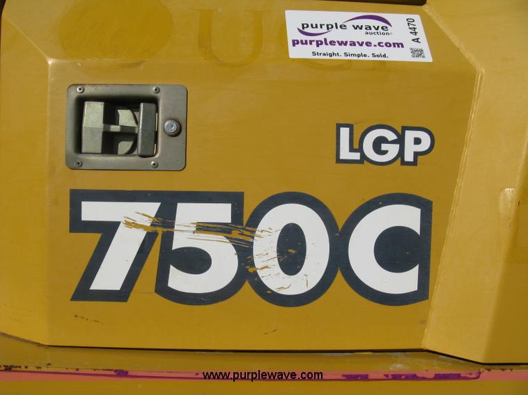 image for item A4470 2004 John Deere 750C LGP II dozer