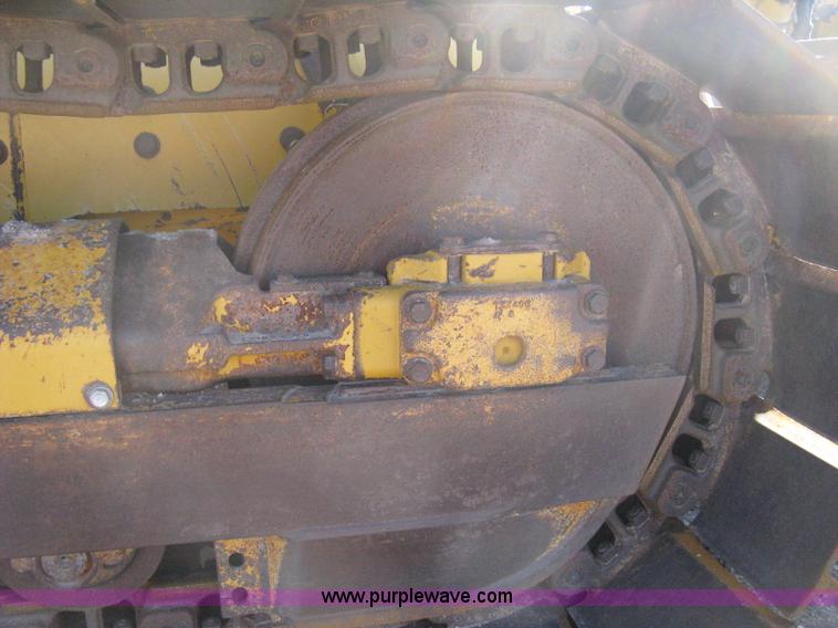 image for item A4470 2004 John Deere 750C LGP II dozer