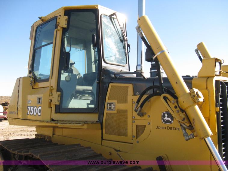 image for item A4470 2004 John Deere 750C LGP II dozer