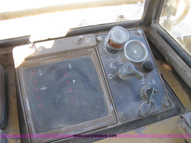 image for item A4471 1991 Caterpillar 953 track loader