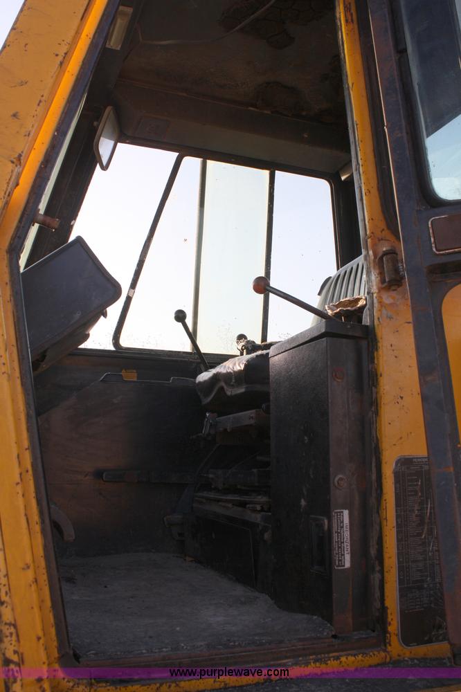 image for item A6512 1978 John Deere 755 track loader