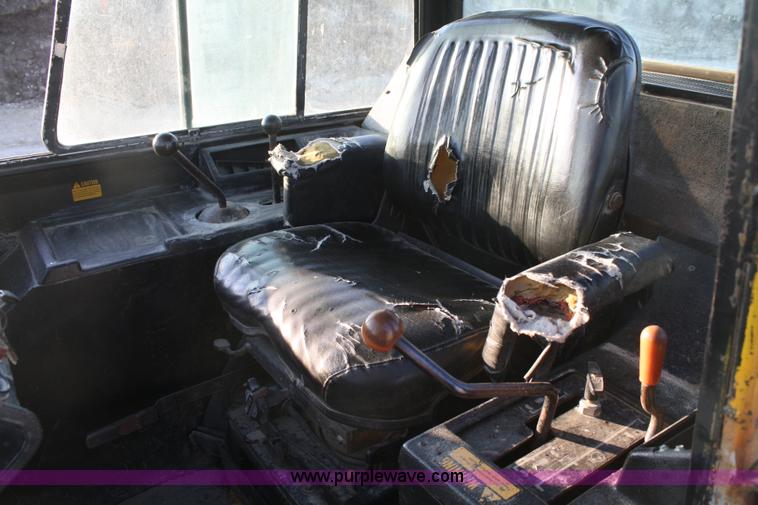 image for item A6512 1978 John Deere 755 track loader