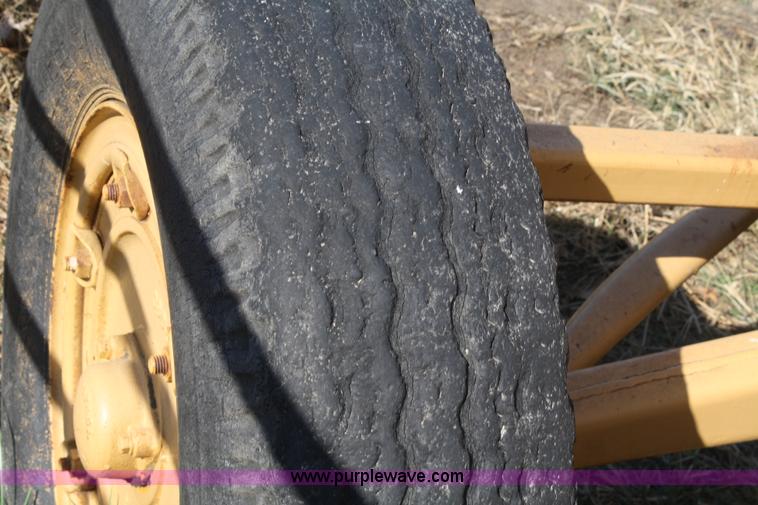 image for item A6526 Caterpillar 212 motor grader