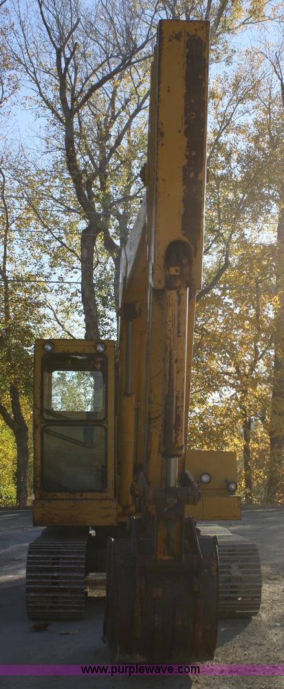 image for item A6531 1977 John Deere 690B excavator