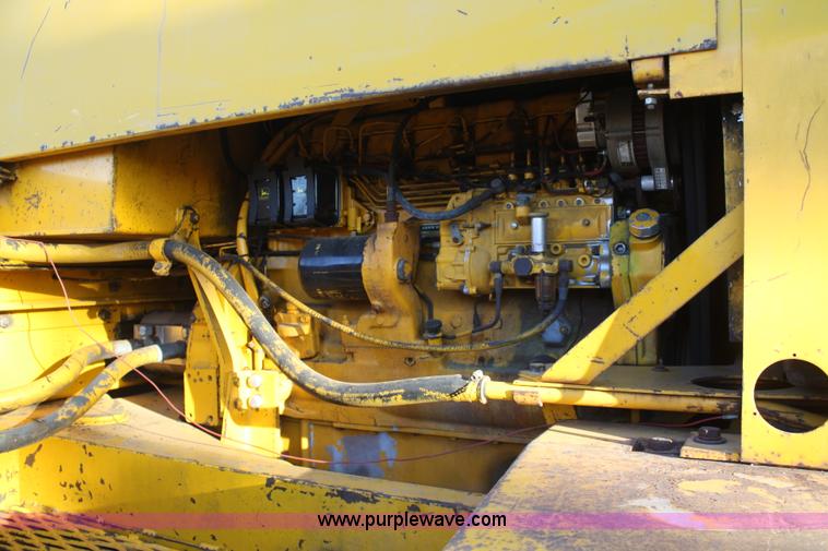 image for item A6531 1977 John Deere 690B excavator