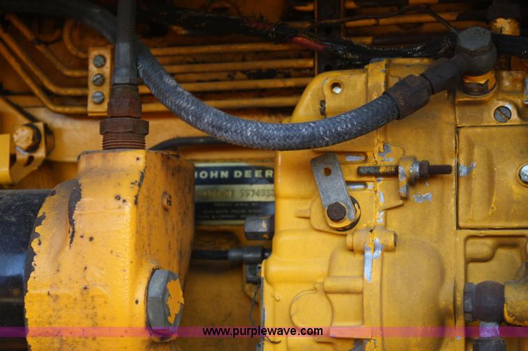 image for item A6531 1977 John Deere 690B excavator