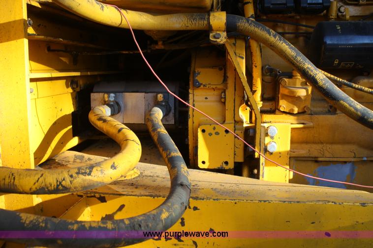 image for item A6531 1977 John Deere 690B excavator