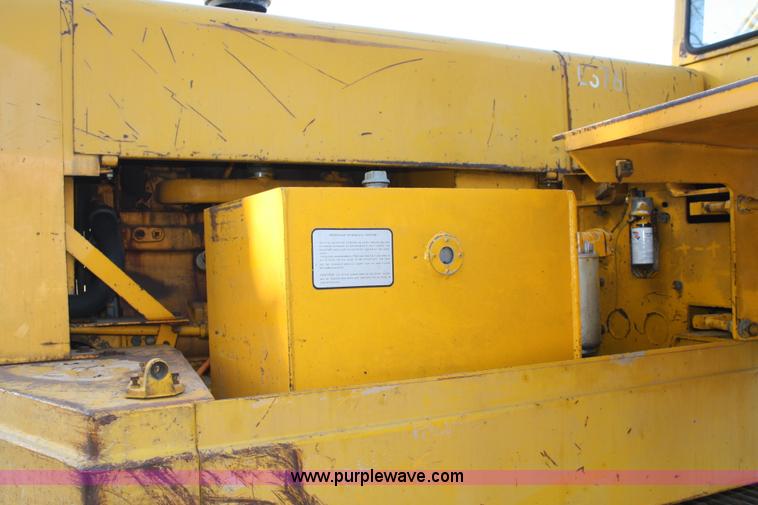 image for item A6531 1977 John Deere 690B excavator