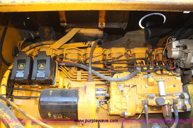 image for item A6531 1977 John Deere 690B excavator