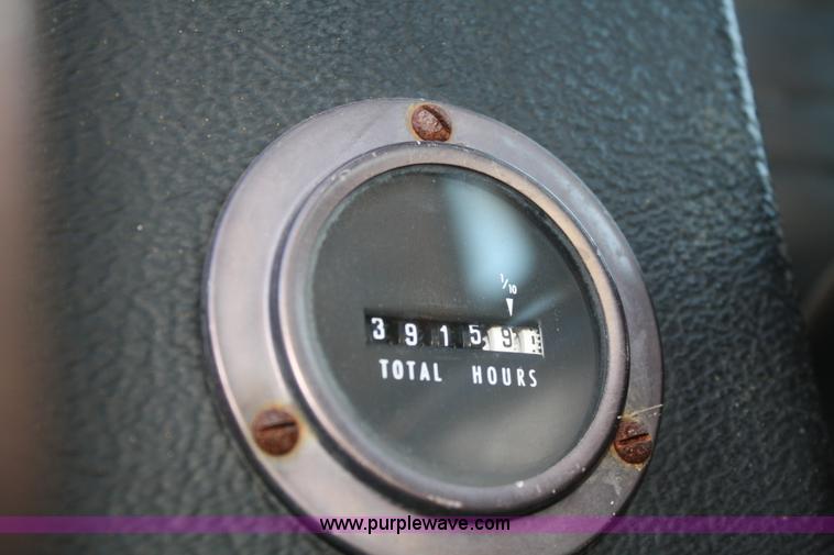 image for item A6531 1977 John Deere 690B excavator