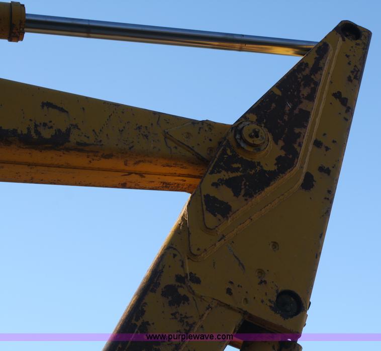 image for item A6531 1977 John Deere 690B excavator