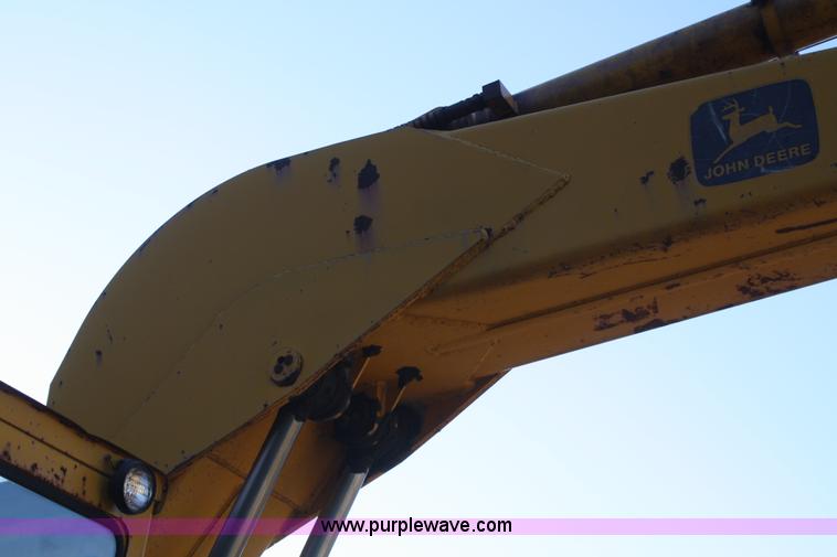 image for item A6531 1977 John Deere 690B excavator