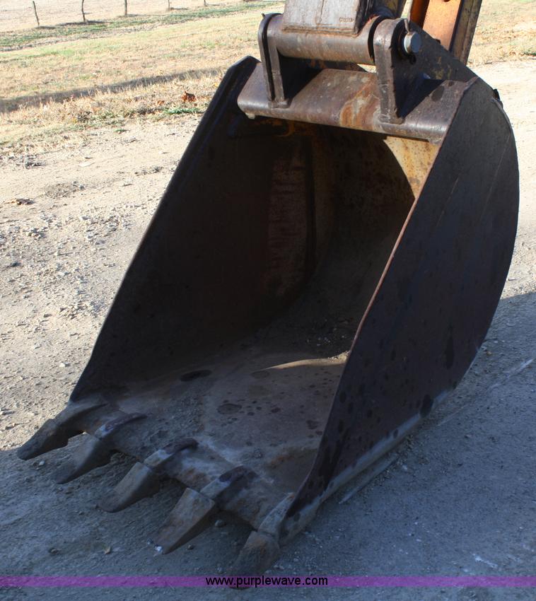 image for item A6531 1977 John Deere 690B excavator