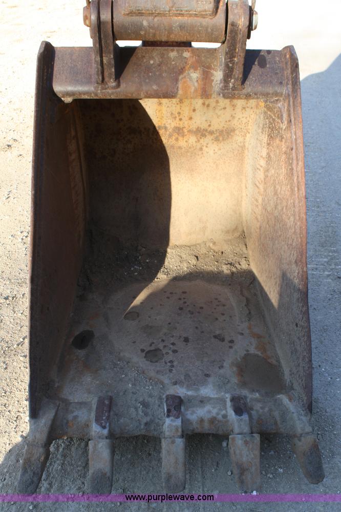 image for item A6531 1977 John Deere 690B excavator