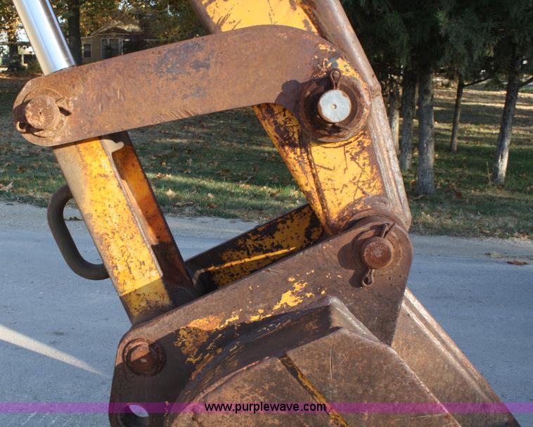 image for item A6531 1977 John Deere 690B excavator