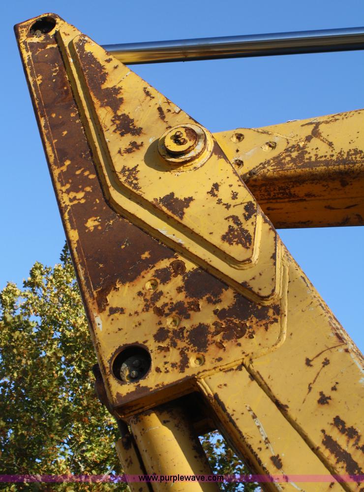 image for item A6531 1977 John Deere 690B excavator