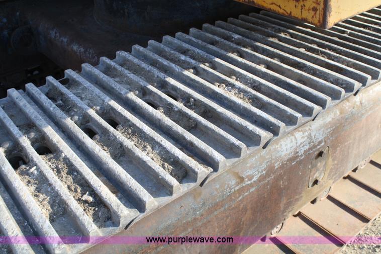 image for item A6531 1977 John Deere 690B excavator