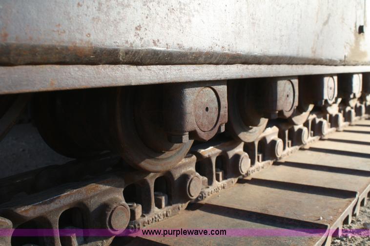 image for item A6531 1977 John Deere 690B excavator