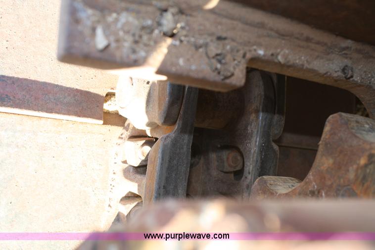 image for item A6531 1977 John Deere 690B excavator