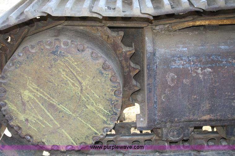image for item A6531 1977 John Deere 690B excavator
