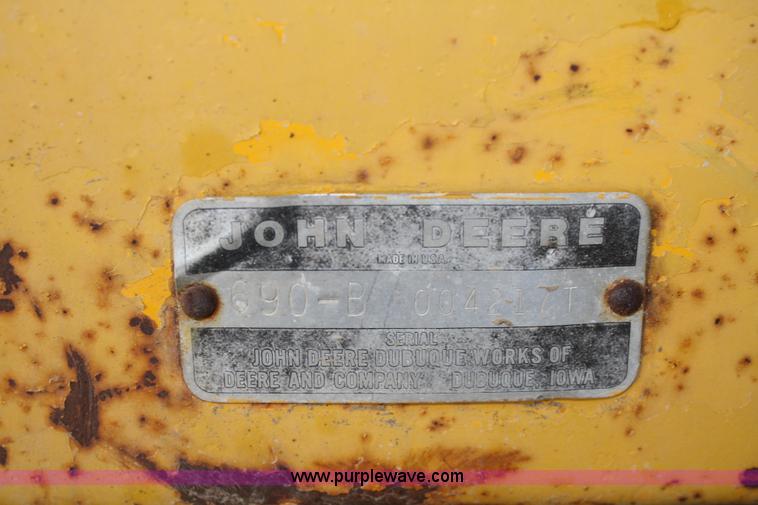 image for item A6531 1977 John Deere 690B excavator