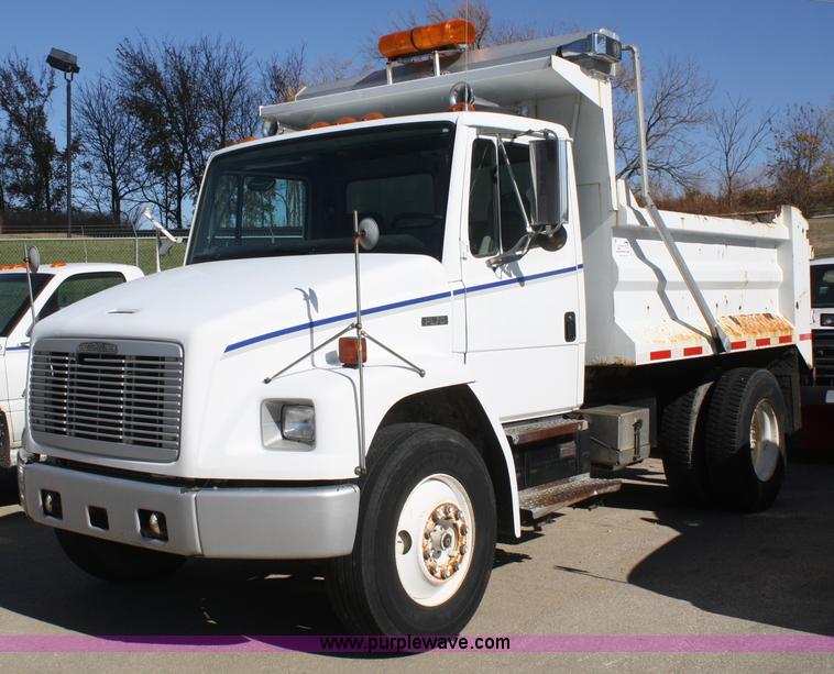 image for item A6534 1995 Freightliner FL70 dump truck