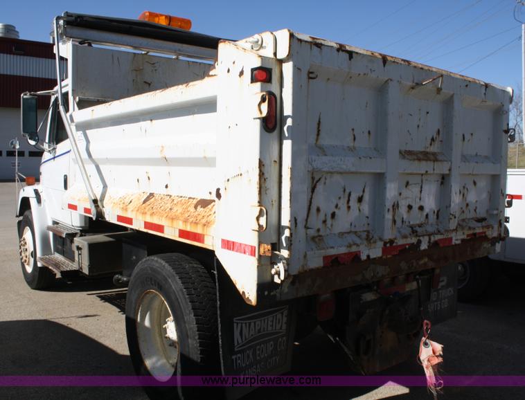 image for item A6534 1995 Freightliner FL70 dump truck