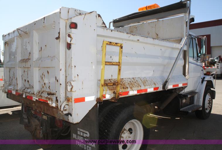 image for item A6534 1995 Freightliner FL70 dump truck