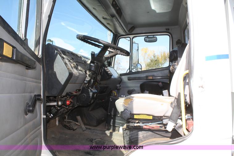 image for item A6534 1995 Freightliner FL70 dump truck