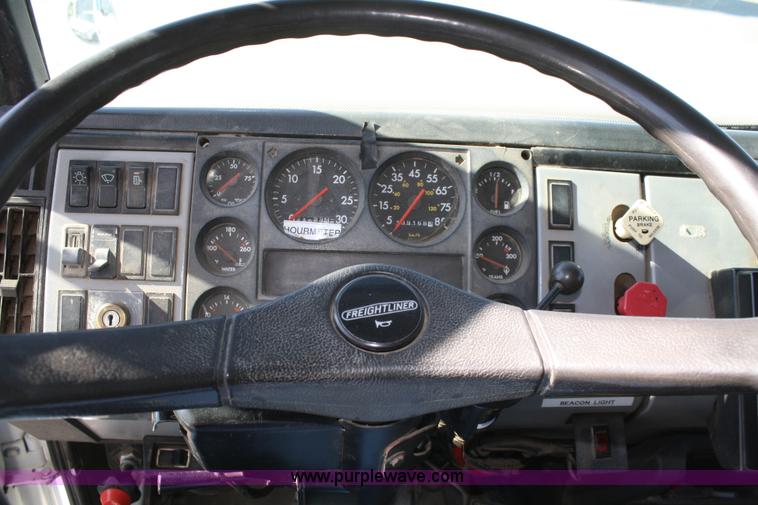 image for item A6534 1995 Freightliner FL70 dump truck